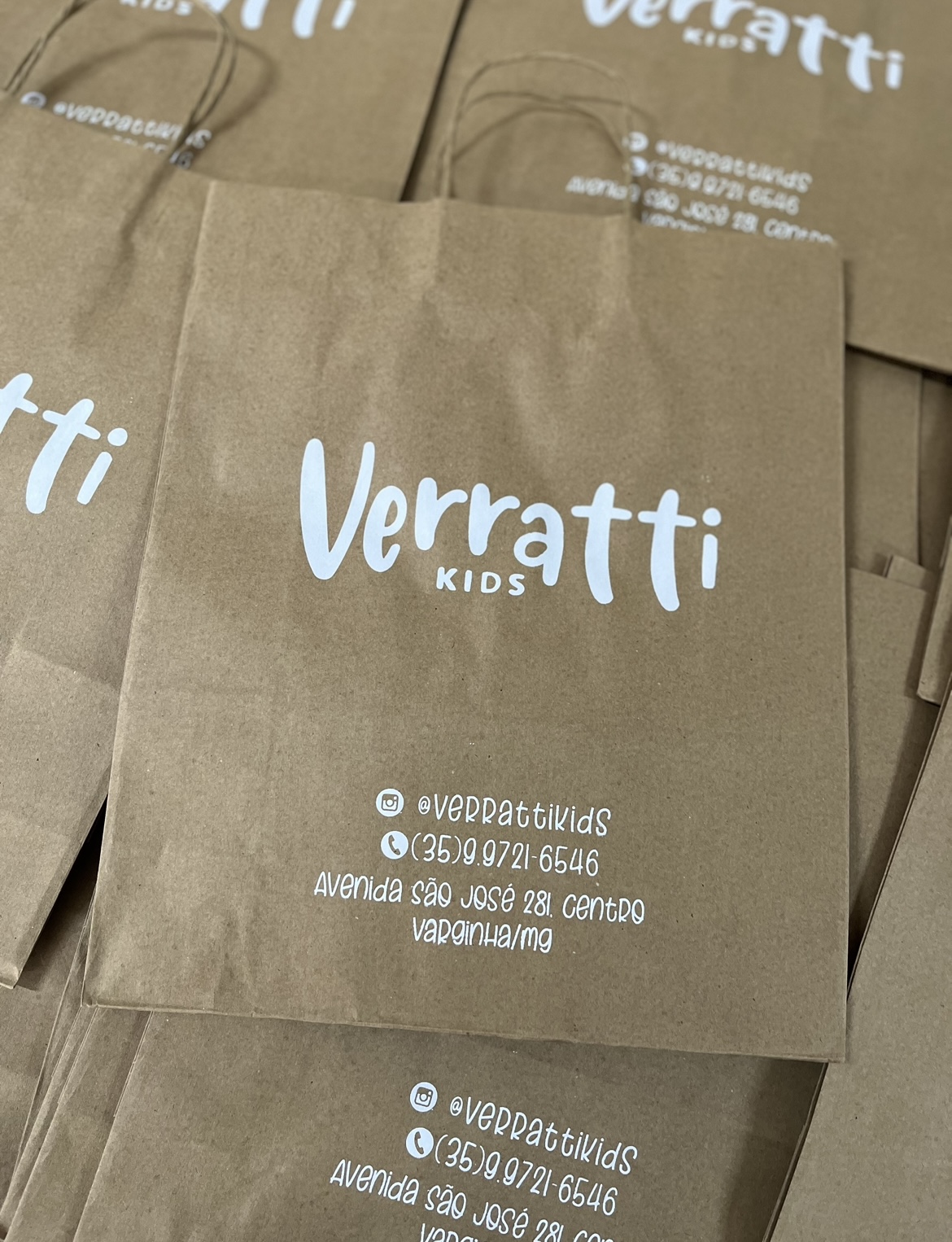 SACOLA KRAFT PRESENTE PARDA G - PERSONALIZADA (MÍN. 100 UN) - Image 4