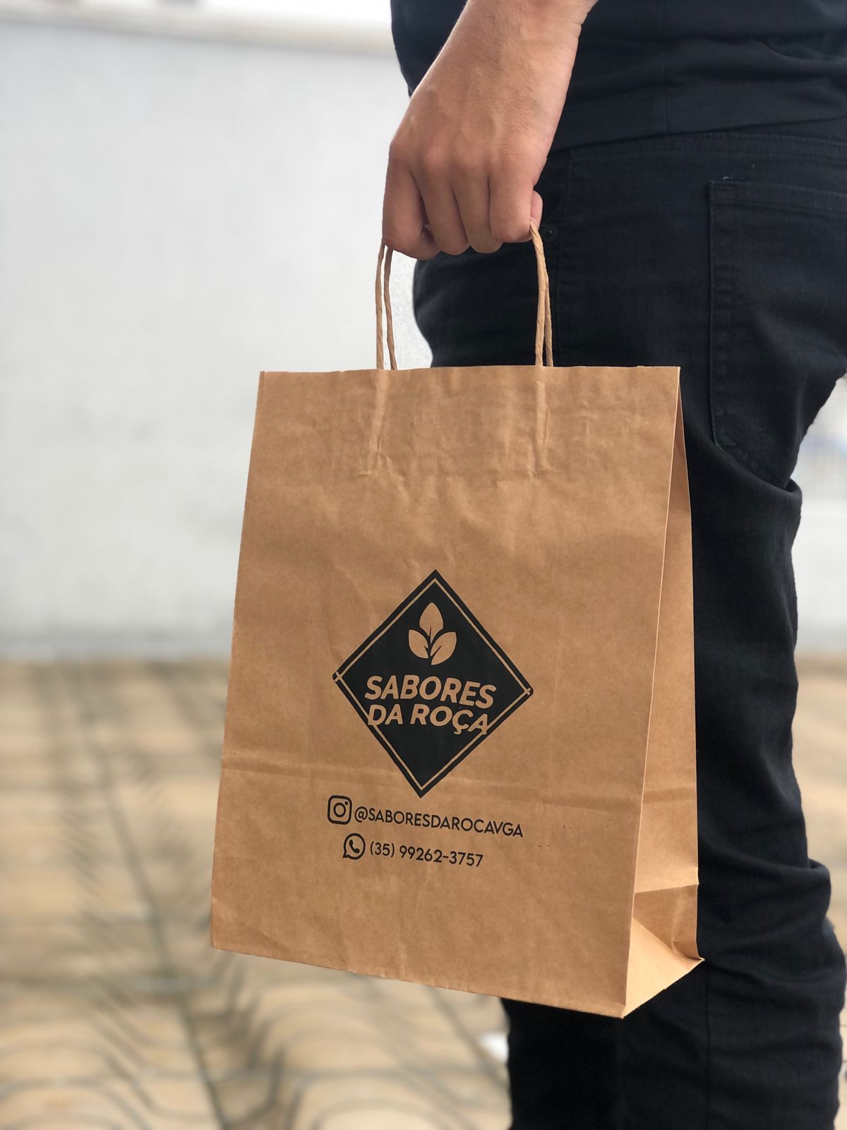 SACOLA KRAFT PRESENTE PARDA M - PERSONALIZADA (MÍN. 100 UN) - Image 3